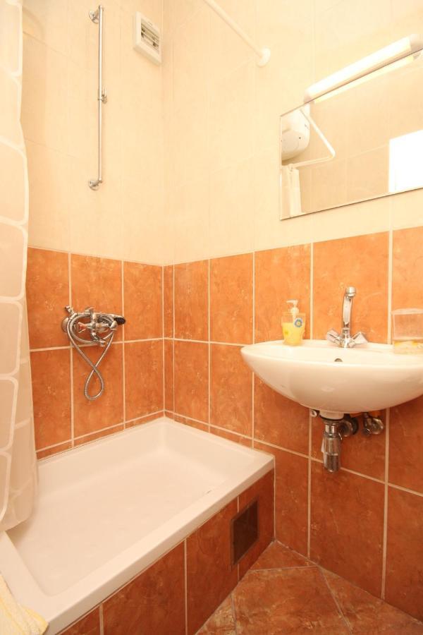 Apartments And Rooms With Parking Space Tucepi, Makarska - 6901 Extérieur photo